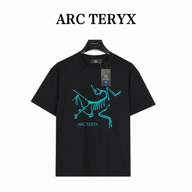 Arc 鸟 家 小鸟字母 短袖T恤 款号:Szn01 黑色 240克重磅小落肩100%棉T恤 Os版型 宽松有型好搭配 采用精梳紧密赛络工艺 面料更耐磨 袖口以