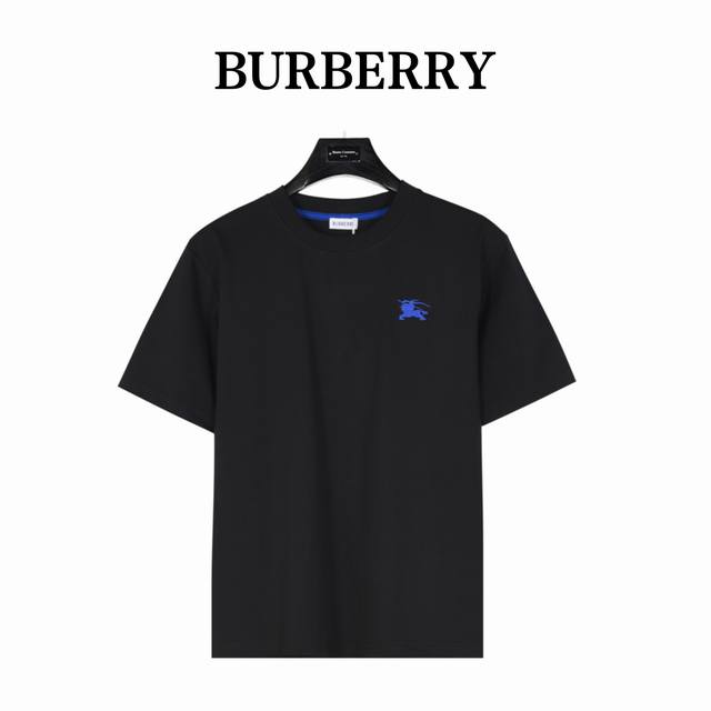 burberry 巴宝莉 蓝色战马刺绣短袖T恤 采用定制面料 添加杜邦公司Sorona 索罗娜 材料 亲肤性好 改善缩水 同时可以支撑面料良好的保型性.面料特性