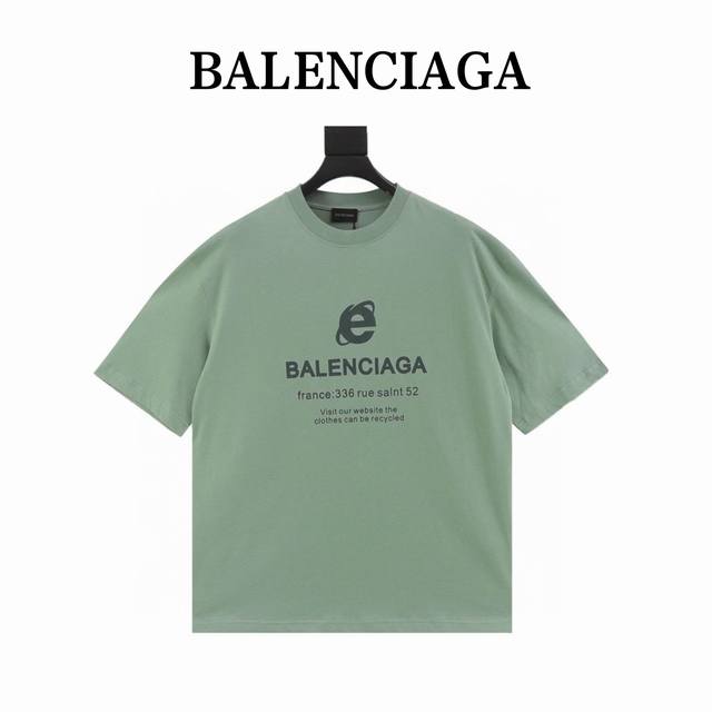 balenciag 巴黎世家 字母印花圆领短袖 当代码美学跃上高定衣橱 Balenciaga Epoch Tee 的数字诗意 在数据洪流与复古情结碰撞的临界点