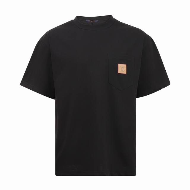 louis Vuitton 路易威登 胸口小标短袖 秀场版型 胸前呈现 Marque L. Vuitton Deposee 珠饰刺绣 后部翻转效果 标签点缀珠饰