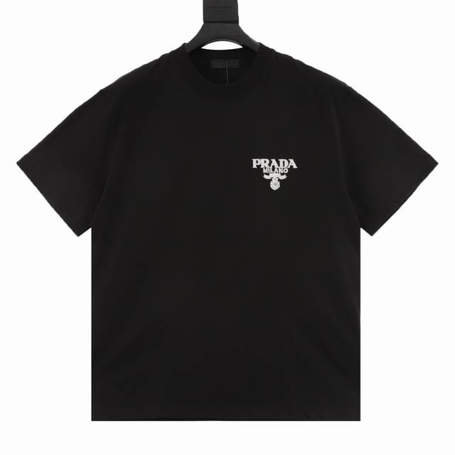 prada普拉达 经典款胸章立体牙刷绒刺绣短袖 尺码Xs-Xl