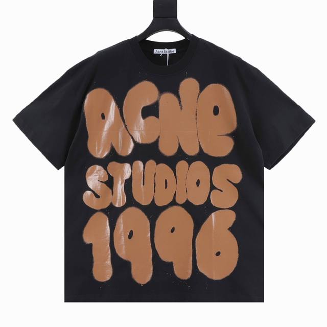 acne Studio 喷漆字母印花短袖 -四针六线工艺+320G超高克重面料 定织定染320G超高克重面料12支纱线织成 硬挺粗矿久洗不变形 采用喷绘胶浆印花