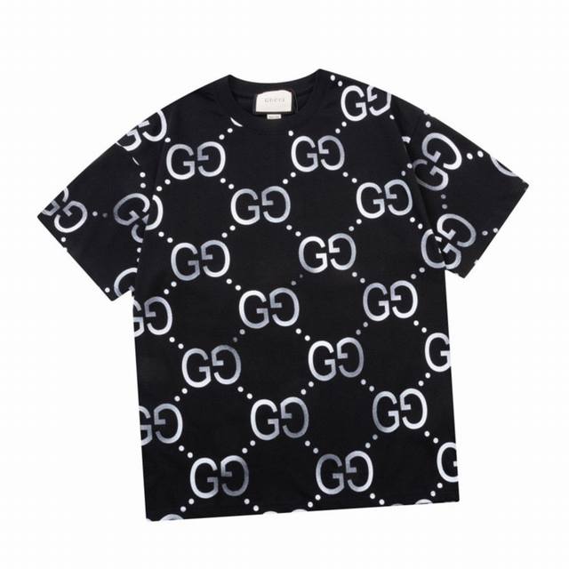 古驰 Gucci 夏季新款 双G字母满印圆领短袖T恤 定织定染260克进口原版面料 32支双纱平纹无尘蚀毛针织棉 面料柔软亲肤 松软细腻着身感更舒适透气 手感质