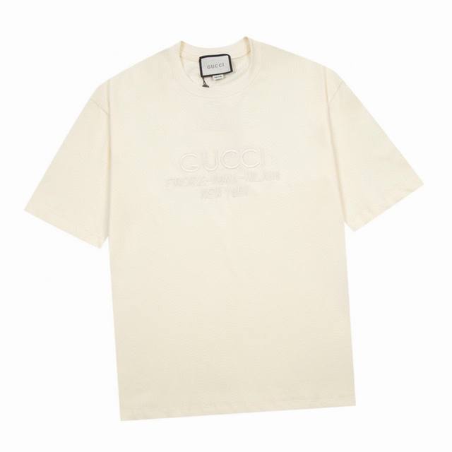 古驰 Gucci 春夏新款 经典字母同色刺绣圆领短袖T恤 高端品质独家定制 采用260克定织定染高克重纯棉面料 宽松Oversize版型 上身舒适 男女同款 c