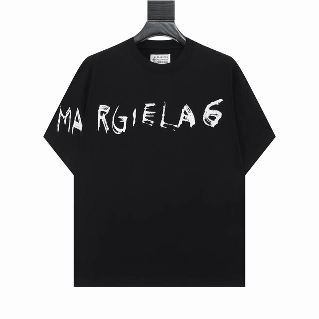 高版本Maisonmargiela 马吉拉 Mm6涂鸦印花短袖 男女同款 满满的高级感 性价比超高 手感超级柔软 细腻 柔软和不起球且不变形 G纯棉品质 后领标