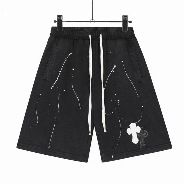 高版本Chrome Hearts 克罗心 水洗做旧泼漆十字皮标短裤 男女同款 采用100%纯棉毛圈面料 棉质细腻柔软轻薄透气 小羊皮制成的十字架贴饰 质感油亮光