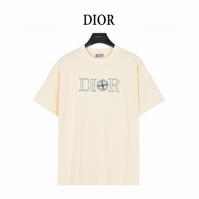 dior & Stone Lsland 石头岛联名刺绣Logo短袖T恤 dior这款 T 恤来自 Dior And Stone Island 限定系列 突显联名