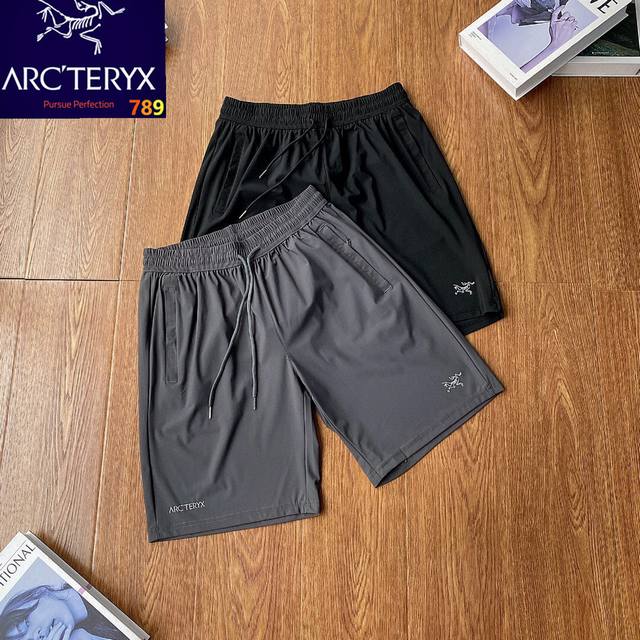 arc'teryx始祖鸟经典款小Logo印花运动速干短裤爆款上新 版型超正的休闲运动短裤 完美拉长腿型 上身立刻降温 时尚又不失去经典短裤 穿上就是这条Gai上