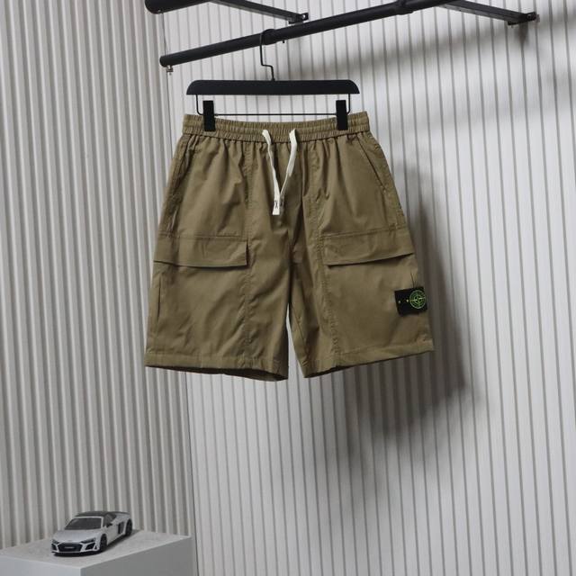 Stone Island 夏季新款户外运动休闲薄款宽松工装短裤 高性价比款 优选高支数聚酯格纹布 丝毫不影响透气 格纹布更耐磨防撕裂宽松的工装风格 松紧腰斜插口