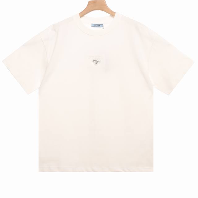 prada胸前金属三角标Logo压花短袖 prada 普拉达 25Ss 胸前镶嵌金属三角标及Logo压花短袖T恤 面料采用高克重260G重精梳棉 定制1:1螺纹