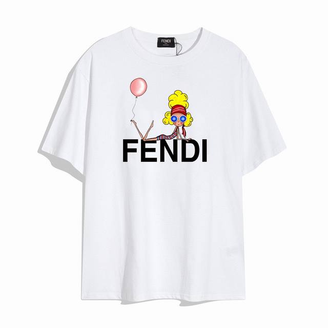 Fendi 芬迪新款时尚气球字母短袖T恤,优雅的设计看起来气质满满 版型剪裁特别有讲究 上身很洋气显瘦内搭外穿都看高密针织圆领设计 平整简约 亲肤透爽 T恤面料