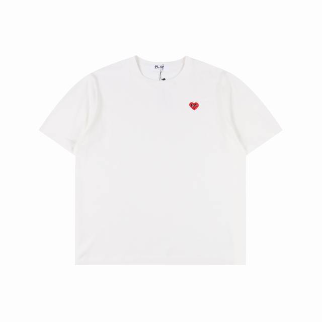 play Cdg 川久保玲 经典刺绣Logo短袖 这款是我最近最喜欢的短袖T 敲爱这种慵懒感 满足不同需求的穿搭 宽松版型超级显腿长 对身材的包容性很强 上身稍
