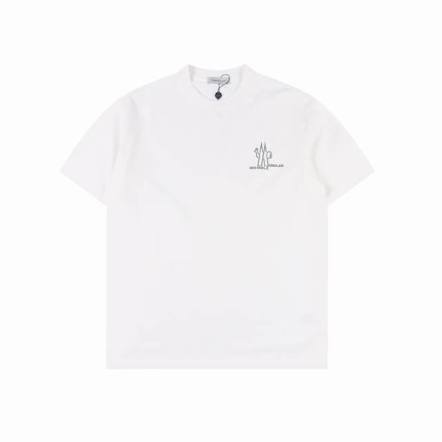 moncler 蒙口 25Ss 压胶Logo短袖 面料采用32织双纱260克全棉材质 搭配1 1索罗那螺纹 不易变形 上身舒适透气 垂感佳 金属色压胶印花工艺