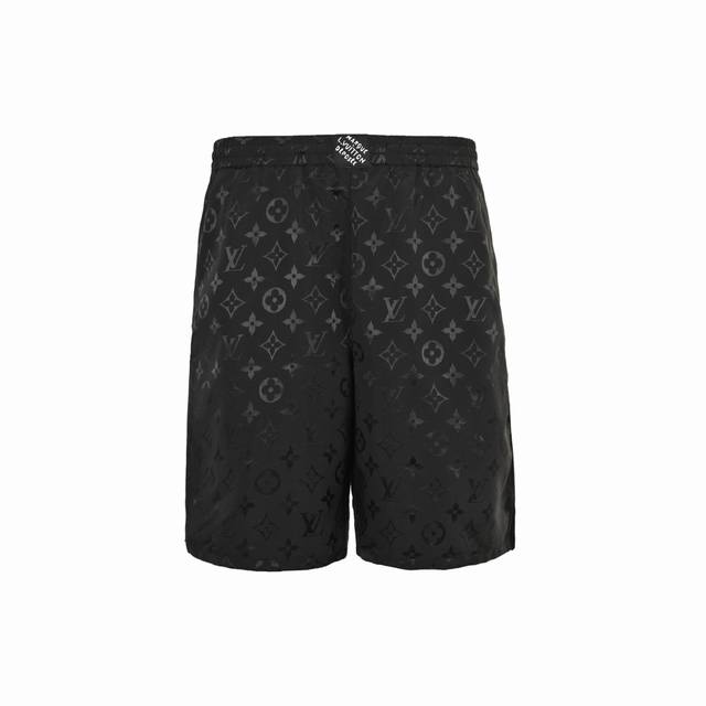 louis Vuitton 路易威登 25Ss 老花波纹提花套装短裤 采用桑蚕丝面料制成 纤维内部布满微气孔 形成天然的温控系统 使其具有良好的透气性 同时可快
