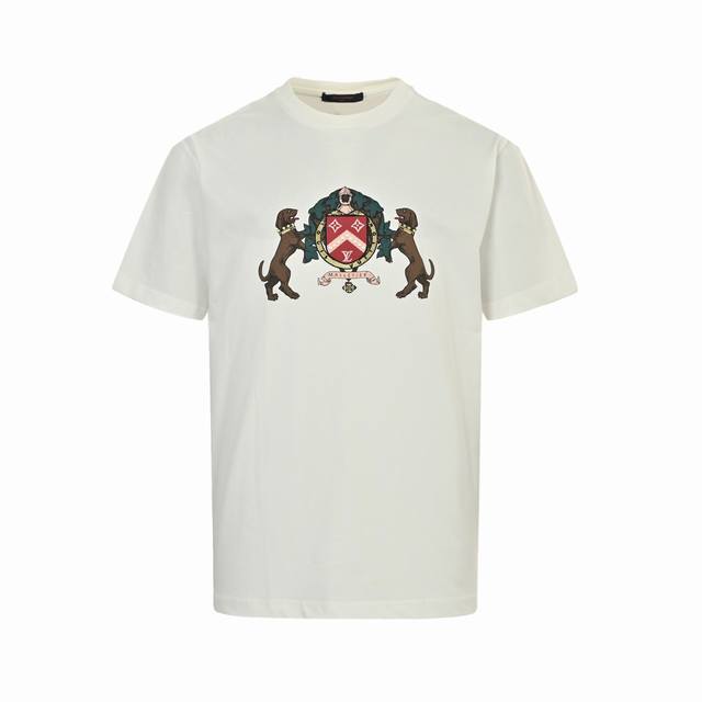 louis Vuitton 路易威登 25Ss 双狗徽标印花短袖 工艺说明 采用15S平织优质棉 230G 搭配32S双纱拉架螺纹 300G 面料采用平纹组织方