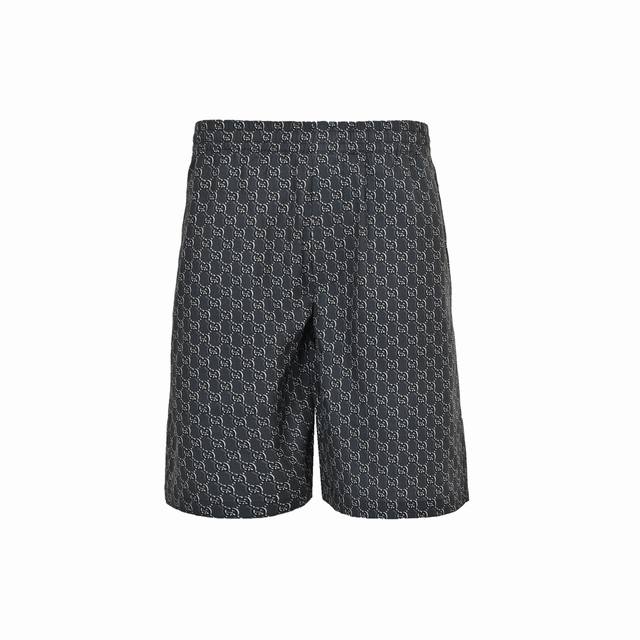 gucci 古驰 25Ss 满印老花短裤 作为Gucci Lido系列的一部分 这件单品从意大利海岸的夏日风情和海滩俱乐部汲取灵感 这款常规版型短裤以灰色和白色