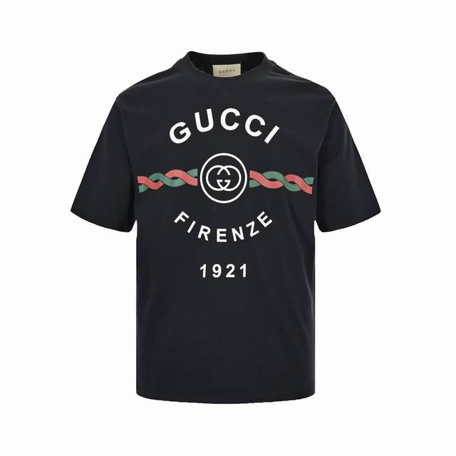 gucci 古驰 22Ss 麻花Logo字母印花短袖 面料采用32支双纱230G面料 定染颜色 电脑扫描1:1出菲林 手工丝网台版印花 进口耐水洗混合浆料不少于