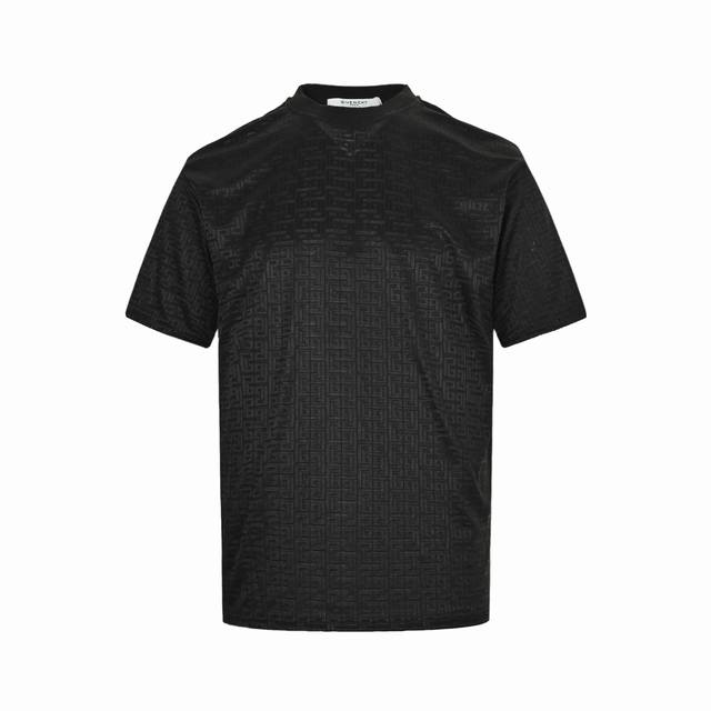 givenchy 纪梵希 25Ss 冰感暗纹4G宫格丝光提花短袖 定制冰丝提花爽滑面料 质感舒适度都是拉满的 上身简约百搭 手感非常舒服 超级百搭好看的一款短袖