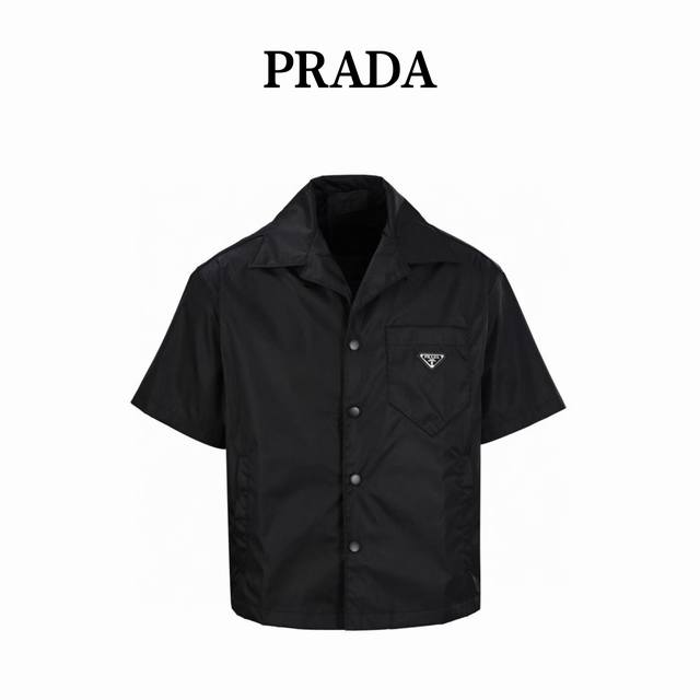 prada普拉达prd 尼龙口袋短袖衬衫 正品6407购入 采用缎光斜纹尼龙覆膜面料 高温预缩 手工包缝 定制1 1三角标 定制1 1四合扣 定制1 1纽扣 定