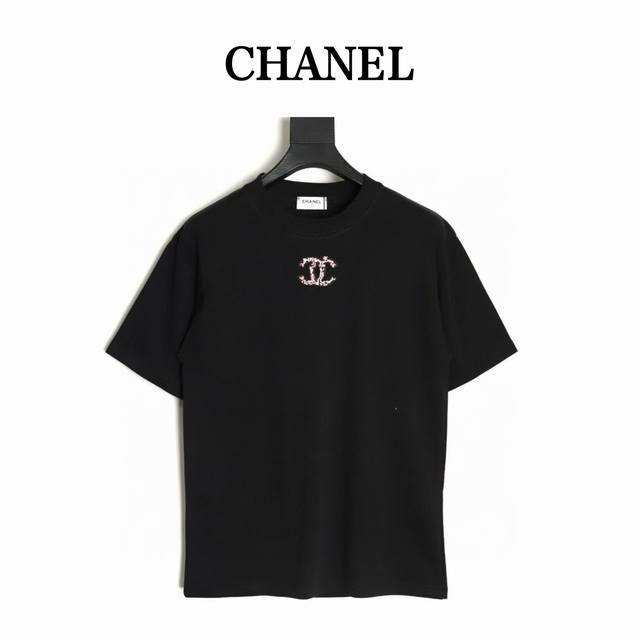 chanel 香奈儿 25Ss 雪花刺绣短袖T恤 面料采用定制240G 26支特滑双股精棉平纹高密无尘全棉布料 前幅高密度加厚 走线平整 代工品质 全套定制辅料