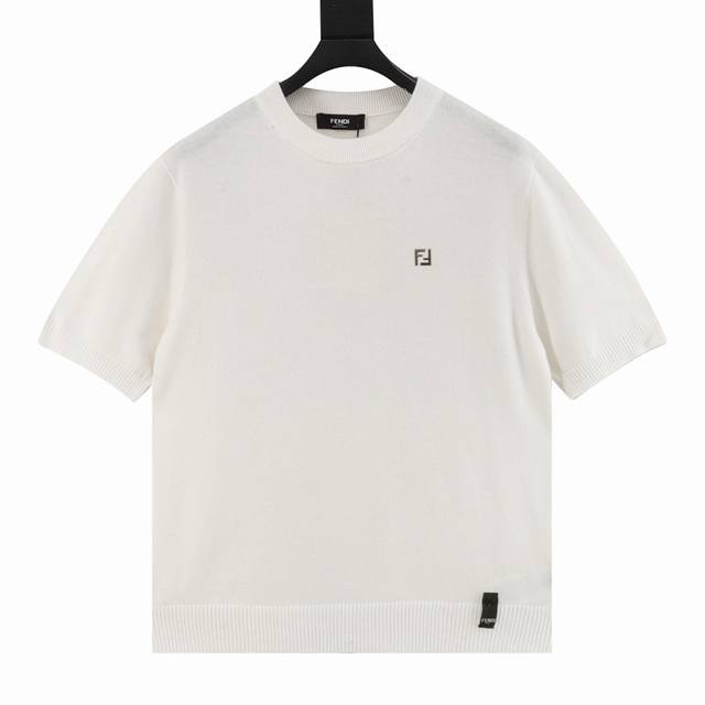 fendi 芬迪 Ff徽标针织短袖 原8,850购入 采用高质纯棉14S细针织片 德国进口提花机织片而成 电脑扫描胸前描绘字母图案 提花采用进口高品质棉纱纺织物