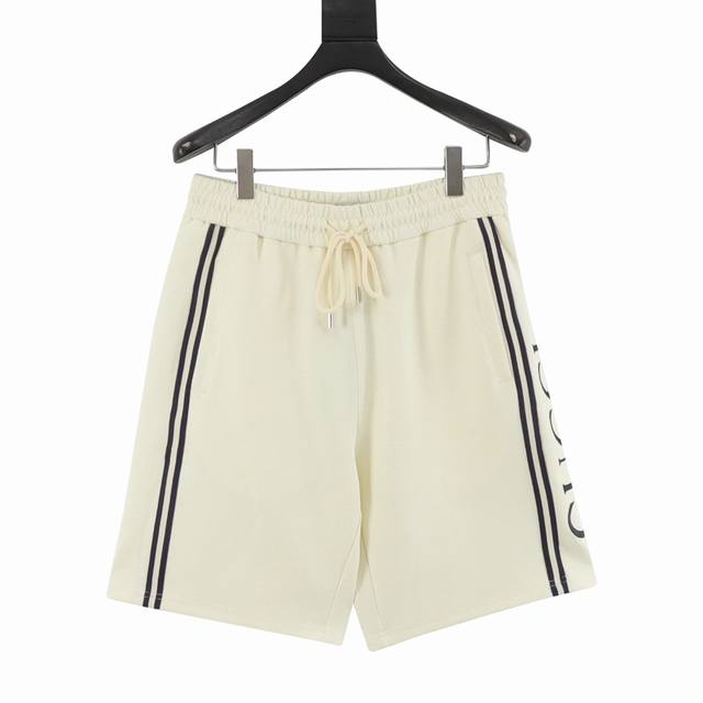 gucci 古驰 25Ss 侧边织带拼色Logo刺绣短裤 面料采用400G棉质太空棉面料 订染颜色后整蚀毛处理 对照原版做丝滑超柔处理 布面肌理股线清晰明显 侧