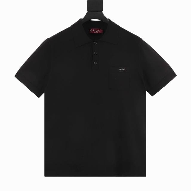 gucci 古驰 25Ss 口袋字母嵌花针织polo短袖 上衣的胸袋缀饰精美的Gucci嵌花 polo领和罗纹滚边令整款设计更具魅力 精细针织工艺让整体上身舒适