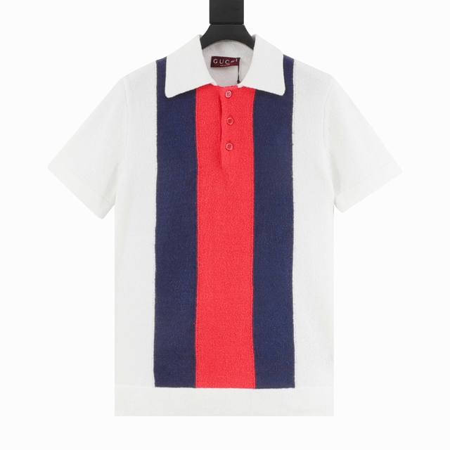 gucci 古驰 24Ss 撞色条纹拼接针织polo短袖 采用定制拼色丝光棉匠心制作 经典条状拼色 领口饰以品牌字母刺绣 整体颜色鲜明 大气简约 上身舒适透气有