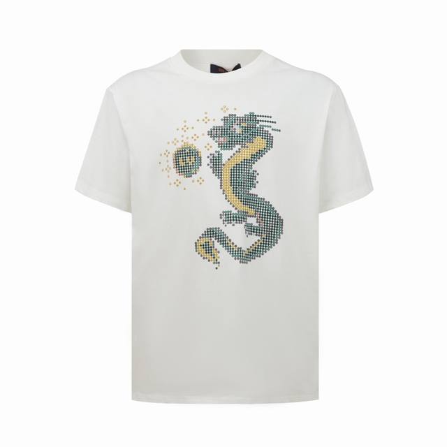 louis Vuitton路易威登 龙珠印花圆领短袖 采用16S精棉平纹面料 230G 搭配32S双纱螺纹 300G 面料是一种全棉针织汗布 由于是全棉材质具有