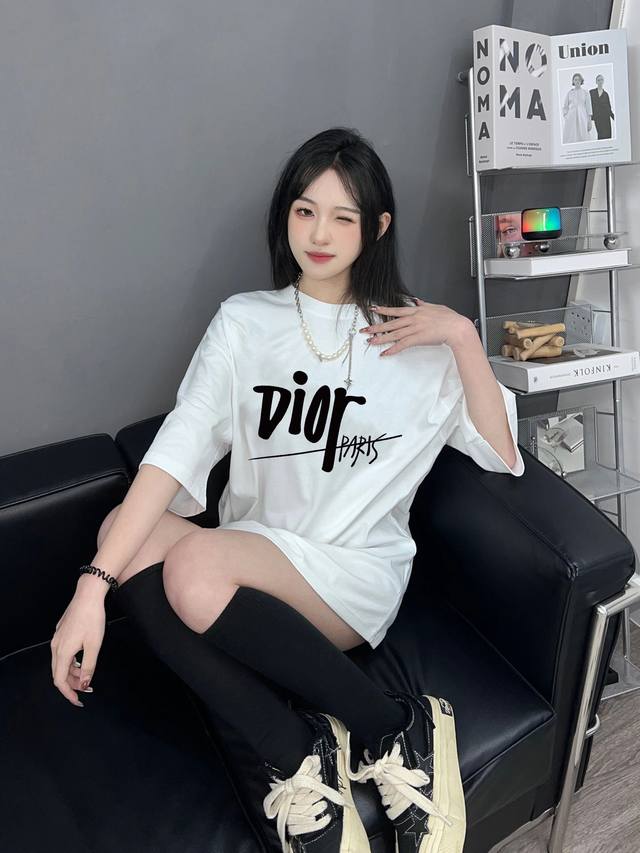Dior 字母印花短袖T恤 上身图