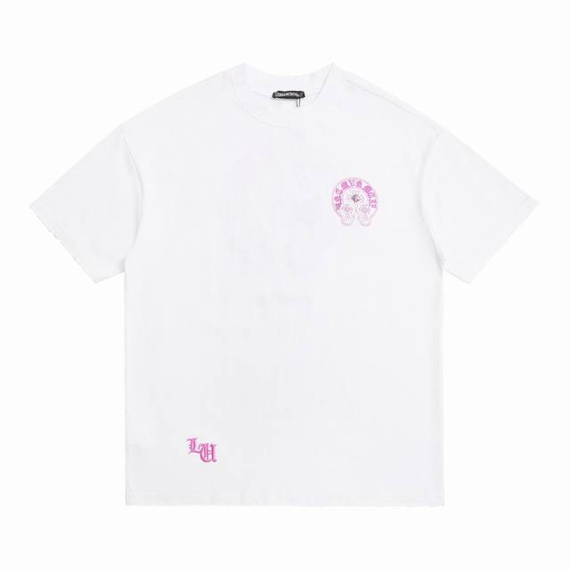 上新 高版本 chrome Hearts 克罗心 贴布粉马蹄刺绣短袖 面料使用 G克全棉双纱面料 区别于市面低克重普通货 纹路清晰可见 质感柔软细腻光滑 垂感十