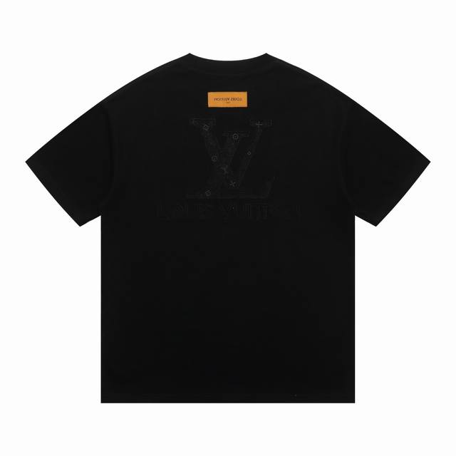 上新 louis Vuitton路易威登刺绣Logo短袖T恤 最高版本 定制面料 克双纱 辅料 开模原版过鉴定领标100%真丝洗水标 正品代购级原版吊牌配套吊绳