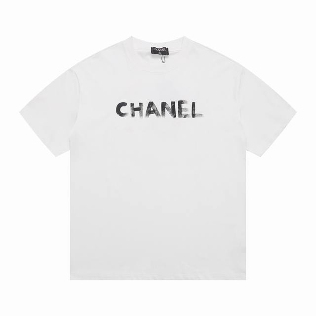 上新 顶级最高版本 chanel 香奈儿新款灰字母印花T恤短袖 -标志性小香字母Logo点缀胸前 饱满立体的造型笔墨标识Logo 工整对称的美感 立体感强烈显型