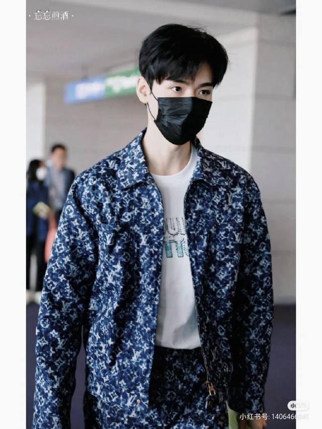 新款上新 路易威登Louis Vuitton 满印老花工装拉链牛仔外套 龚俊同款Lv走秀款牛仔服夹克 yb拆货五金辅料 做旧带Logo黄铜金属扣 重磅来袭 真正