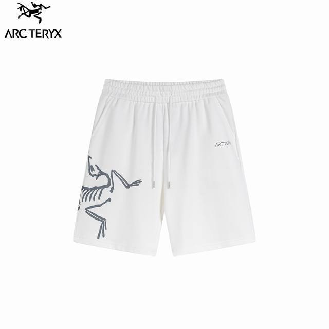 arc'teryx 始祖鸟 24Fw经典大Logo短裤 经典Logo 创意印花 采用360G纯棉面料 高端品质 简约时尚百搭 颜色 黑 白 码数 Xs-L