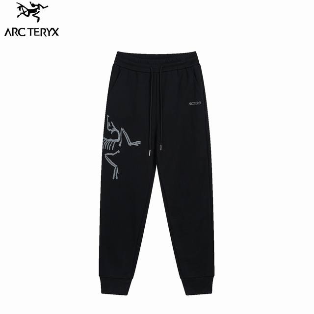 arc'teryx 始祖鸟 24Fw经典大Logo长裤 创意印花 采用360G纯棉面料 高端品质 简约时尚百搭 颜色 黑 白 码数 Xs-L
