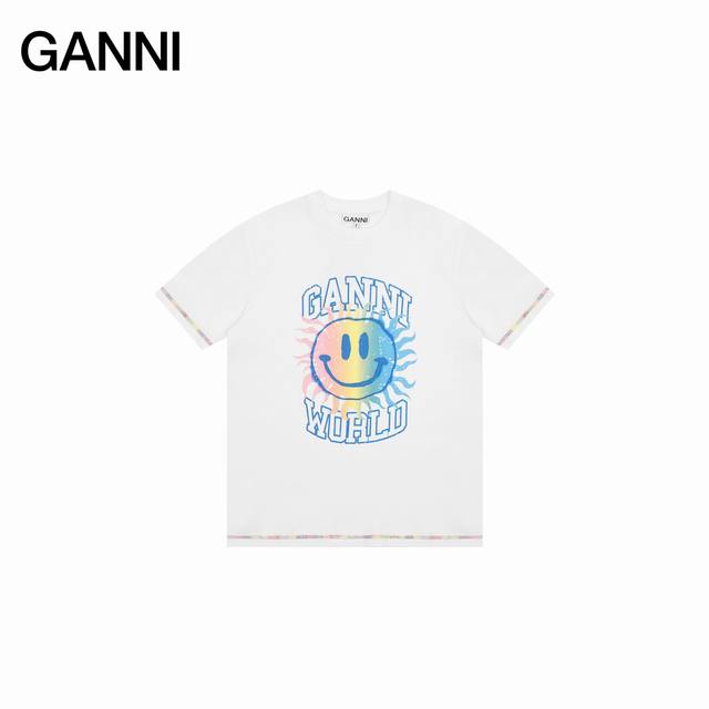 ganni25Ss 彩虹笑脸卡通T恤 如果你还不认识来自哥本哈根的Ganni 那真的要告诉你 这个牌子穿过的明星实在是太多了 韩潮顶流加持和她独具特色的笑脸 成