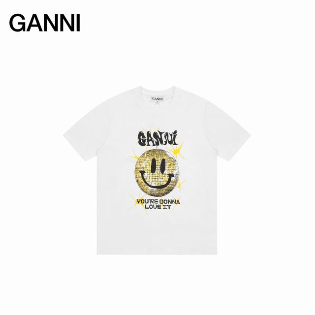 ganni25Ss镭射笑脸短袖T恤恤 如果你还不认识来自哥本哈根的Ganni 那真的要告诉你 这个牌子穿过的明星实在是太多了 韩潮顶流加持和她独具特色的笑脸 成