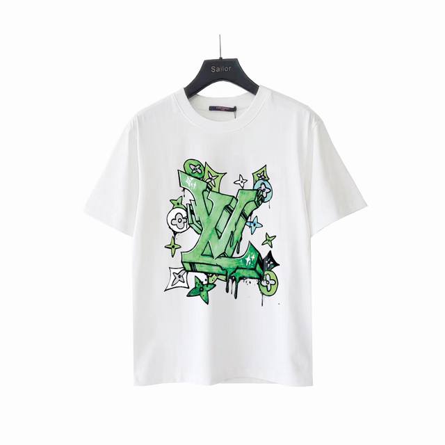 实拍细节图 +尺码表 louis Vuit*On 路易威登 24Ss绿L八方来财Logo短袖 T桖 面料 洗水精梳紧密棉盖棉260 柔顺手感 宽松版型设计 男女