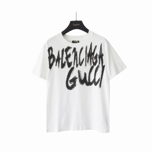 实拍细节图+细节图 gucci 古驰*巴黎世家联名 涂鸦字母Logo图案短袖 专柜纯棉面料 贴肤舒适 耐看又好穿 原厂工艺一丝不苟 定制 同缸染面料 手感非常舒