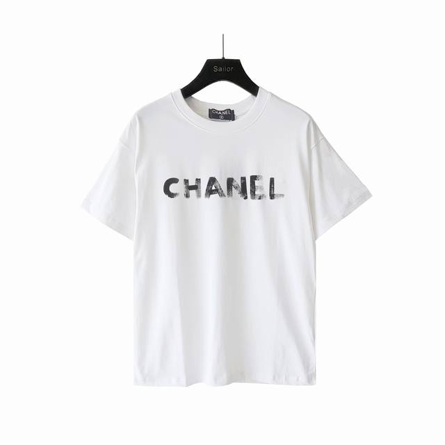 实拍细节图+尺码表 chanel 香奈儿新款灰字母印花T恤短袖 -标志性小香字母Logo点缀胸前 饱满立体的造型笔墨标识Logo 工整对称的美感 立体感强烈显型