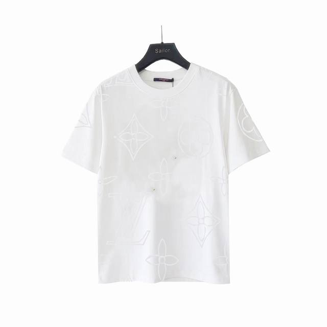 实拍细节图+尺码表 louis Vuitton 路易威登发泡印花三花短袖 260克重纯棉面料 满身印花工艺 款式时尚 大气 面料舒适 做工严谨 走线工整 上身效