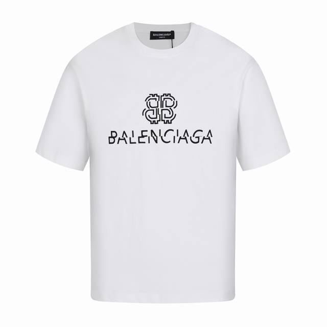balenciaga 巴黎世家 25Ss 错位字母刺绣短袖 胸前是经典的Logo 纯棉面料 细节无法挑剔 极具档次感与奢华辨识度 版型属于休闲宽松小落肩的版型裁
