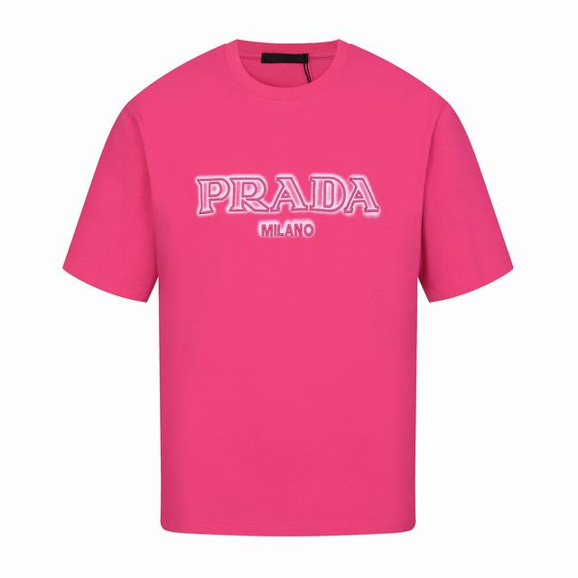 prada 普拉达 25Ss 大Logo字母刺绣短袖 甄选长绒棉纱 280G精纺高支重磅定织定染面料 裁前高温洗水定型 成品再洗柔 穿着感受亲肤棉柔 垂感自然