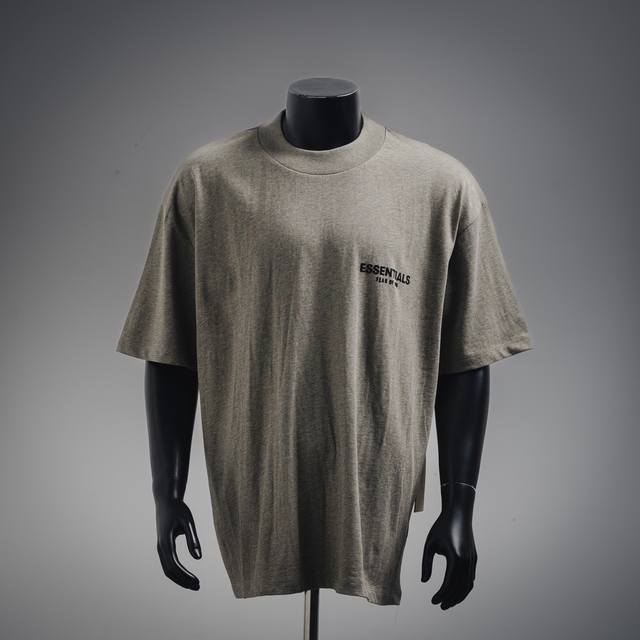 燕麦色 顶级版本 fear Of God Essentials Fog胸口后背植绒男女情侣明星同款纯棉宽松透气短袖T恤 第八季最新款植绒Logo一出 可谓是爆款