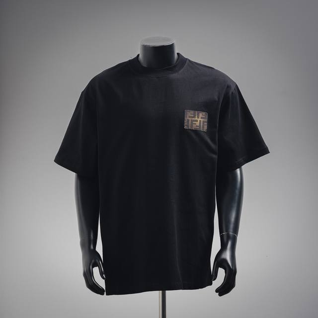 fendi 芬迪25Ss渐变Ff徽标短袖T恤 定制高支高密双面潮牌面料280克手感柔软舒适亲肤搭配胸口 渐变Ff Eclissi图案 贴袋简约至上高级气质无需繁