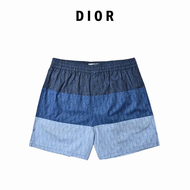 dior 迪奥 2025新款拼色印花短裤 手感顺滑 上身轻盈又透气 特别适合天气热的时候穿 拼接满印简约大气 裤腰处标志性Logo 低调又奢华 一下子就提升了整