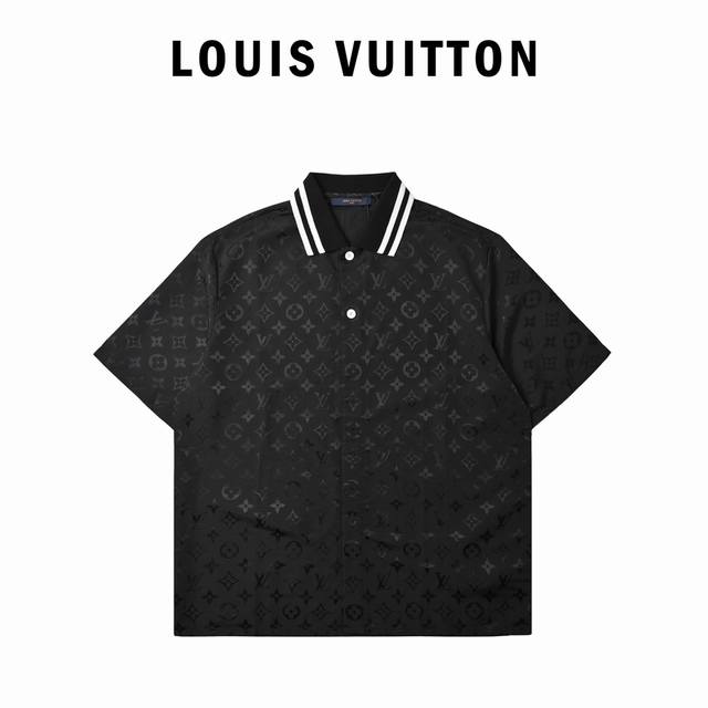louis Vuitton 路易威登 提花桑蚕丝套装短袖衬衫 经典Monogram图案铺满衣身 独特的暗纹设计超有质感 低调奢华又不失个性 走到哪都是焦点 黑色