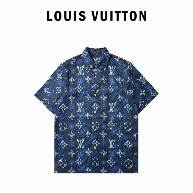 louis Vuitton 路易威登 星空纹理图案套装短袖衬衫 这款设计真的太绝了 波涛翻涌的纹理之上 航行的小船巧妙汇聚成全幅 Monogram 图案 每一个