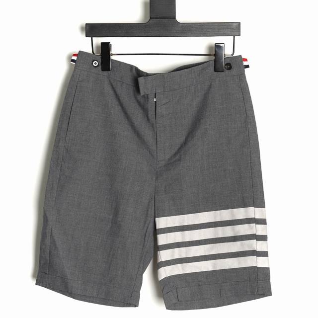 thom Browne Tb 色织白杠西装短裤 定制色织羊毛面料 Z-1品质 内部全采用包边做工 纽扣凤眼非常精细 金属纽扣 尺码 1 2 3 4